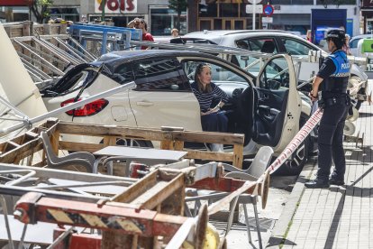 Un andamio se cae en una de las calles de Juan XXIII.