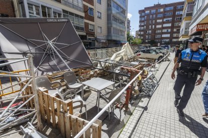 Un andamio se cae en una de las calles de Juan XXIII.