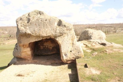 Ermita semirupestre de Santiuste