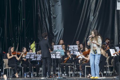 Ana Maes y la JOSBu en el festival '25 Veces Gracias Burgos'.