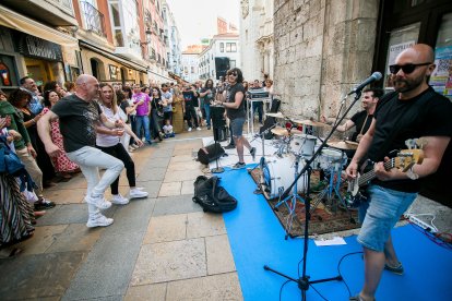 Gran fiesta del décimo aniversario de El Pez. Búscate en esta galería de fotos.
