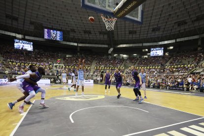 Imagen del partido entre el Hereda San Pablo Burgos y el Zunder Palencia.