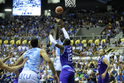 Imagen del partido entre el Hereda San Pablo Burgos y el Zunder Palencia.