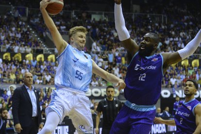 Imagen del partido entre el Hereda San Pablo Burgos y el Zunder Palencia.