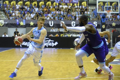 Imagen del partido entre el Hereda San Pablo Burgos y el Zunder Palencia.
