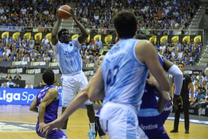 Imagen del partido entre el Hereda San Pablo Burgos y el Zunder Palencia.