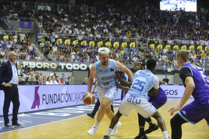 Imagen del partido entre el Hereda San Pablo Burgos y el Zunder Palencia.