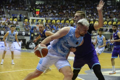 Imagen del partido entre el Hereda San Pablo Burgos y el Zunder Palencia.