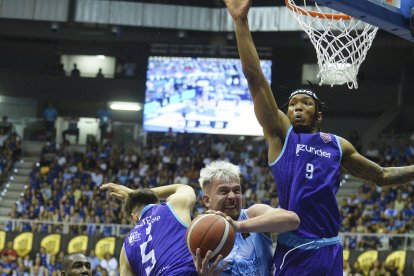 Imagen del partido entre el Hereda San Pablo Burgos y el Zunder Palencia.