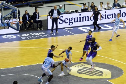 Imagen del partido entre el Hereda San Pablo Burgos y el Zunder Palencia.