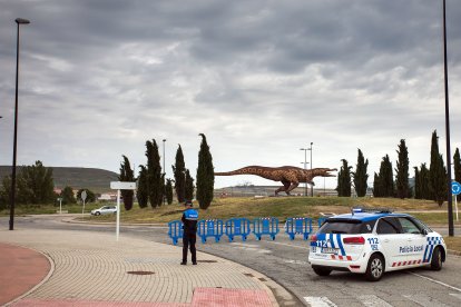 Los feriantes comienzan a montar las barracas.