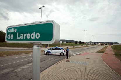 Los feriantes comienzan a montar las barracas.