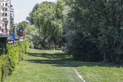 La ribera del río Arlanzón en las cercanías de la plaza del Cid, en el centro de la ciudad.