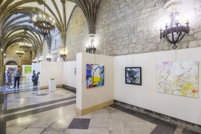 Recorrido virtual por las obras de 34 reconocidos artistas burgaleses en el campo de la pintura y la escultura.