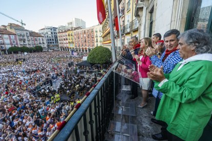 Pregón de las fiestas, Himno a Burgos, accidentado chupinazo y lanzamiento de la bota, Burgos está en fiestas.