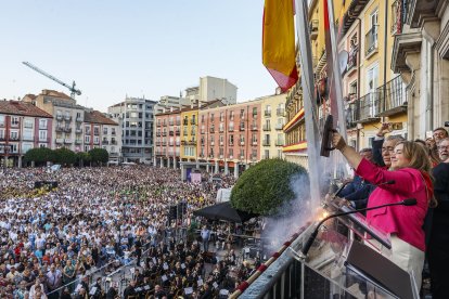 Pregón de las fiestas, Himno a Burgos, accidentado chupinazo y lanzamiento de la bota, Burgos está en fiestas.