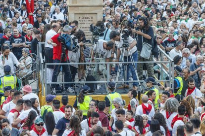 Pregón de las fiestas, Himno a Burgos, accidentado chupinazo y lanzamiento de la bota, Burgos está en fiestas.