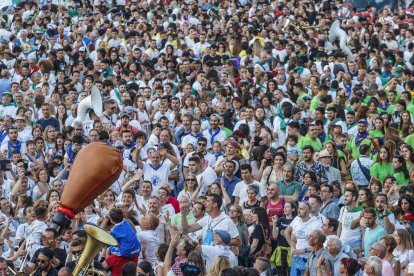 Pregón de las fiestas, Himno a Burgos, accidentado chupinazo y lanzamiento de la bota, Burgos está en fiestas.