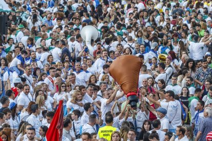 Pregón de las fiestas, Himno a Burgos, accidentado chupinazo y lanzamiento de la bota, Burgos está en fiestas.