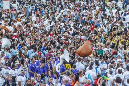 Pregón de las fiestas, Himno a Burgos, accidentado chupinazo y lanzamiento de la bota, Burgos está en fiestas.