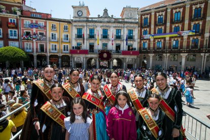 Vera Martínez (Peña Los Felices) fue la pregonera en un evento en el que se estrenaba la globada y el primer baile en fiestas de Gigantillos y Gigantones