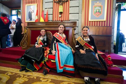 Vera Martínez (Peña Los Felices) fue la pregonera en un evento en el que se estrenaba la globada y el primer baile en fiestas de Gigantillos y Gigantones