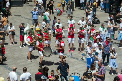 Vera Martínez (Peña Los Felices) fue la pregonera en un evento en el que se estrenaba la globada y el primer baile en fiestas de Gigantillos y Gigantones