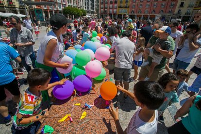Vera Martínez (Peña Los Felices) fue la pregonera en un evento en el que se estrenaba la globada y el primer baile en fiestas de Gigantillos y Gigantones