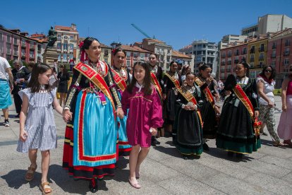 Vera Martínez (Peña Los Felices) fue la pregonera en un evento en el que se estrenaba la globada y el primer baile en fiestas de Gigantillos y Gigantones