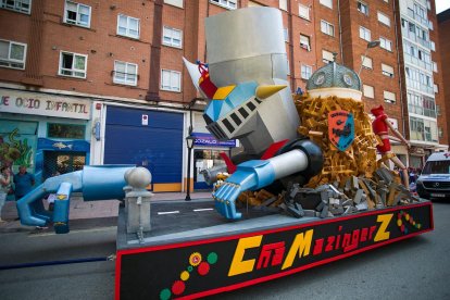 Cabalgata de peñas en las fiestas de San Pedro 2023.