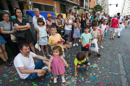 Cabalgata de peñas en las fiestas de San Pedro 2023.