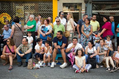 Cabalgata de peñas en las fiestas de San Pedro 2023.