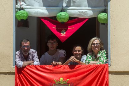 Cabalgata de peñas en las fiestas de San Pedro 2023.
