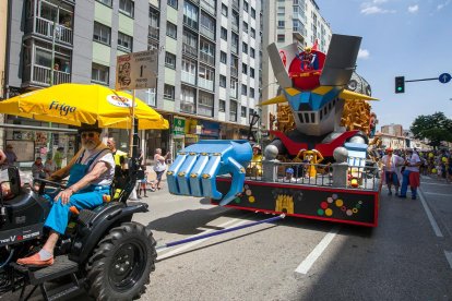 Cabalgata de peñas en las fiestas de San Pedro 2023.