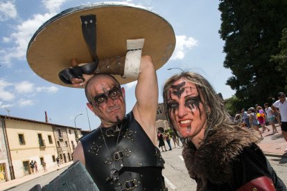 Cabalgata de peñas en las fiestas de San Pedro 2023.