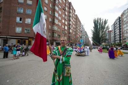 Cabalgata de peñas en las fiestas de San Pedro 2023.