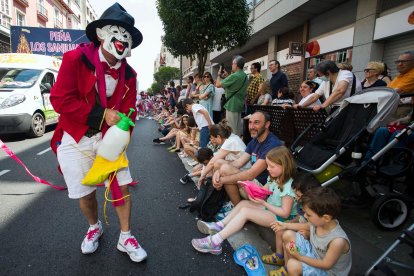 Cabalgata de peñas en las fiestas de San Pedro 2023.