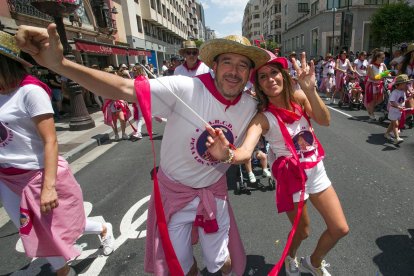 Cabalgata de peñas en las fiestas de San Pedro 2023.
