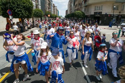 Cabalgata de peñas en las fiestas de San Pedro 2023.