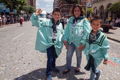 Cabalgata de peñas en las fiestas de San Pedro 2023.