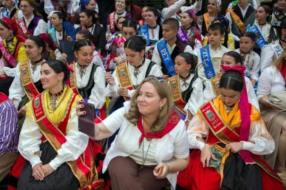 Cabalgata de peñas en las fiestas de San Pedro 2023.
