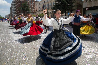 Cabalgata de peñas en las fiestas de San Pedro 2023.