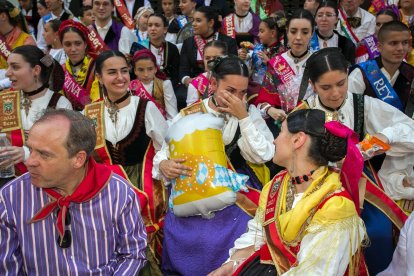 Cabalgata de peñas en las fiestas de San Pedro 2023.