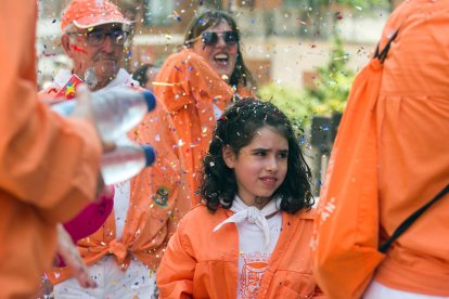 Cabalgata de peñas en las fiestas de San Pedro 2023.
