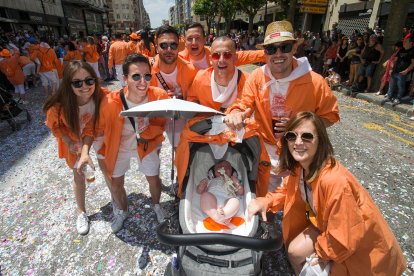 Cabalgata de peñas en las fiestas de San Pedro 2023.