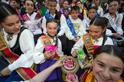 Cabalgata de peñas en las fiestas de San Pedro 2023.