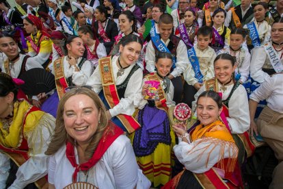 Cabalgata de peñas en las fiestas de San Pedro 2023.