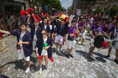 Cabalgata de peñas en las fiestas de San Pedro 2023.