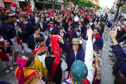 Cabalgata de peñas en las fiestas de San Pedro 2023.