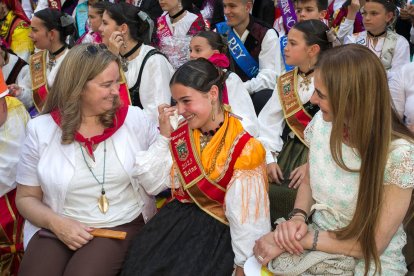 Cabalgata de peñas en las fiestas de San Pedro 2023.